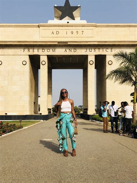 Accra – Travel guide at Wikivoyage.